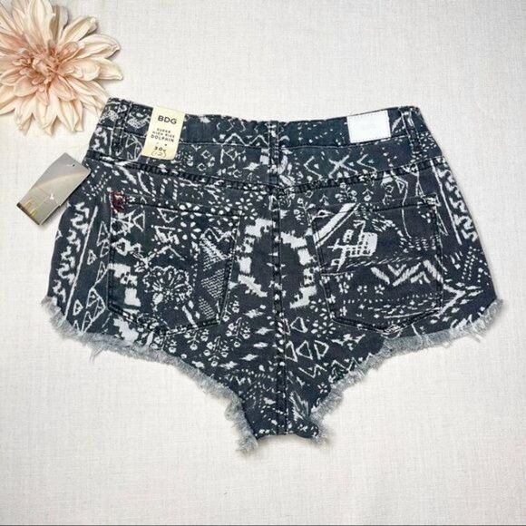BDG Super Hi Rise Black Print Jean Shorts Nwt 30 - Picture 8 of 8
